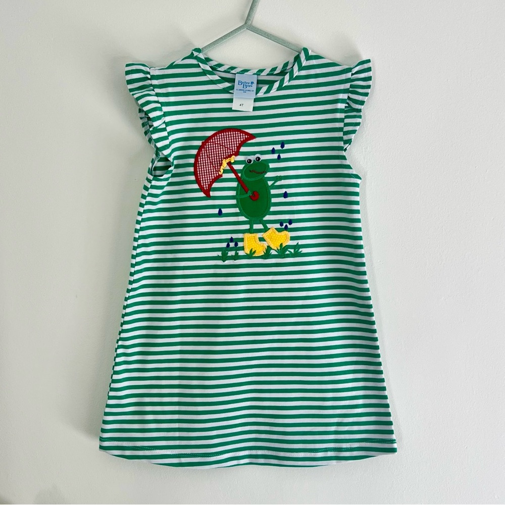 Green stripped dress with cute frog